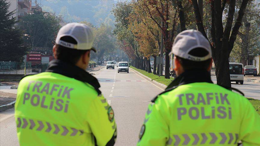 Trafikte yeni dönem başlıyor! Hız yapan, drift atan, telefonla konuşan yandı! 1